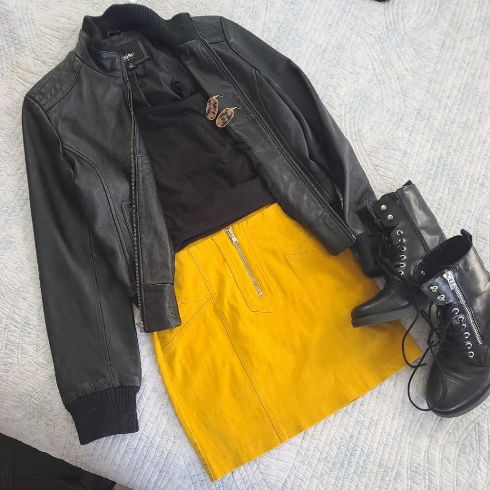 🍂Mustard yellow mini skirt 🍂